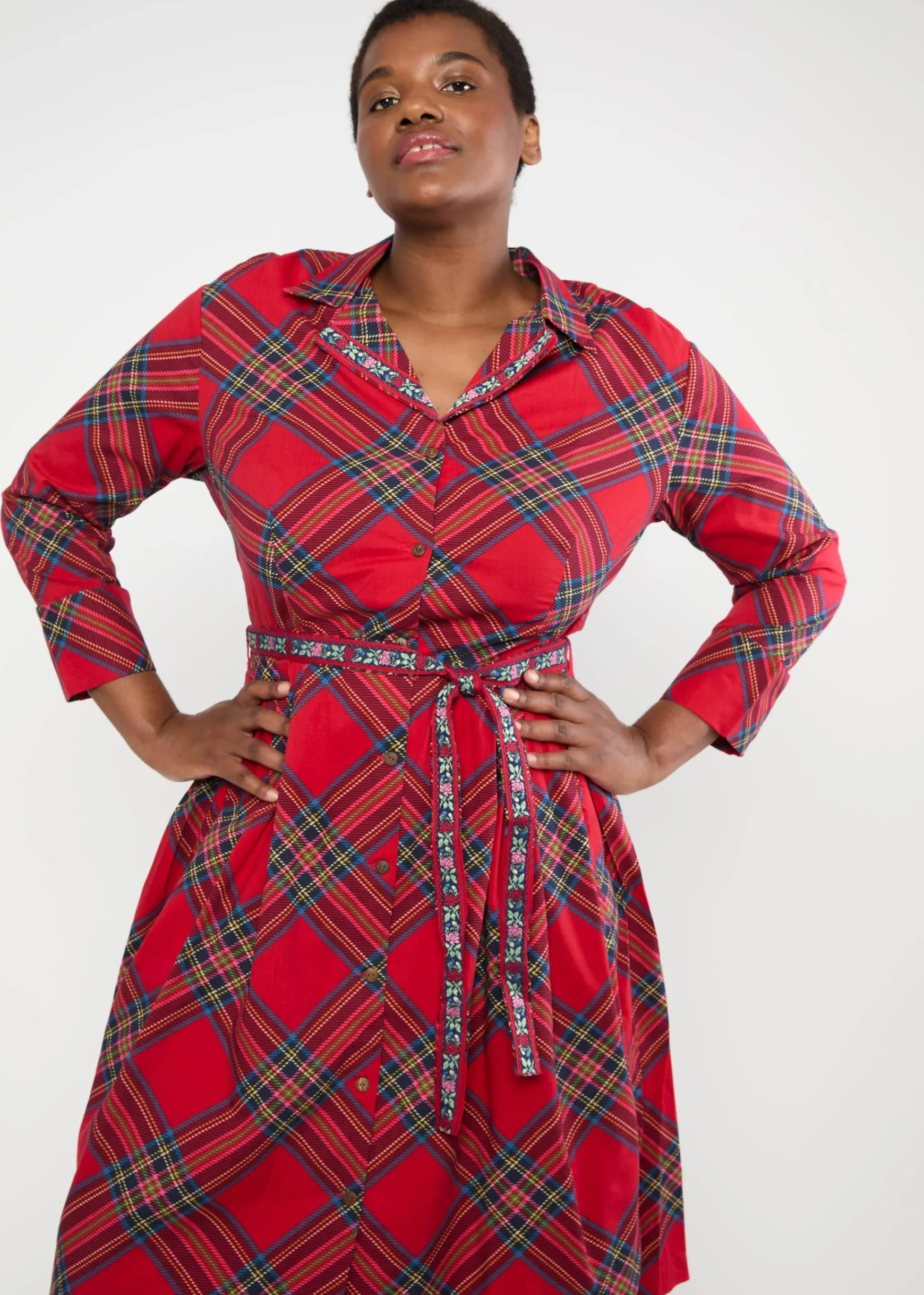 Damen Blutsgeschwister Knielange Kleider|Blusenkleid Zauberknopf und Kragen
