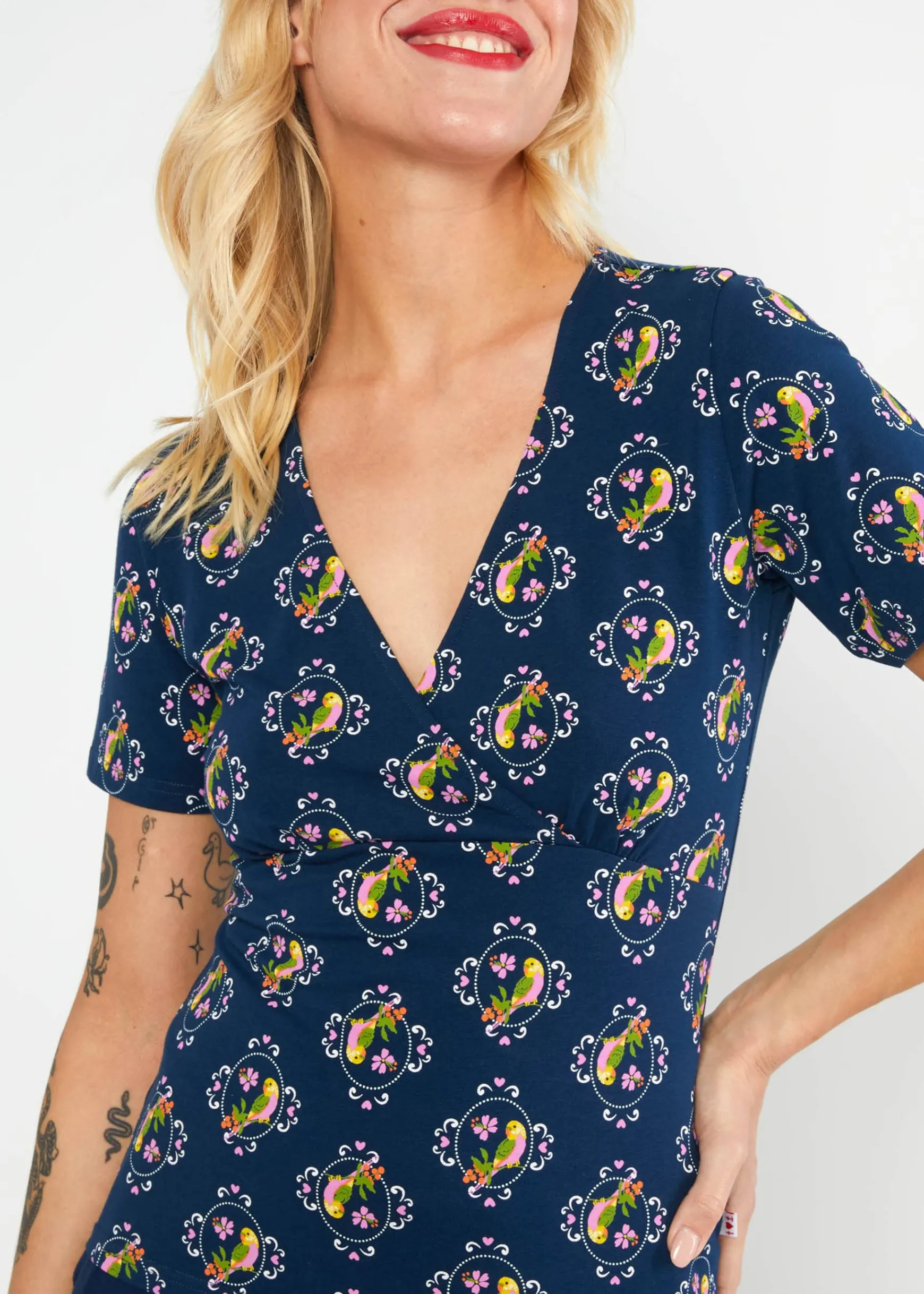Damen Blutsgeschwister T-Shirts|V-Ausschnitt|T-Shirt Mon Soleil Cache