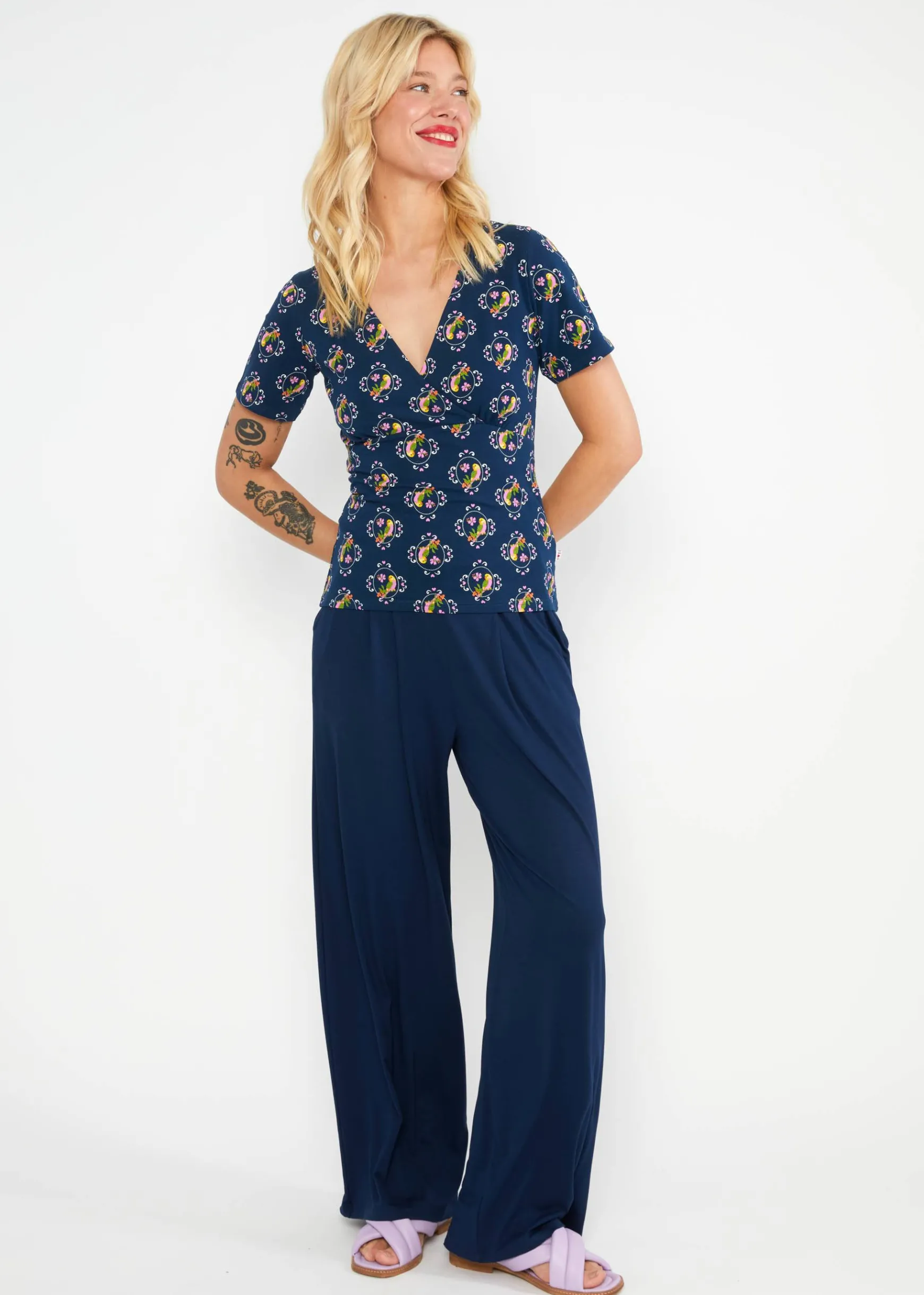 Damen Blutsgeschwister T-Shirts|V-Ausschnitt|T-Shirt Mon Soleil Cache